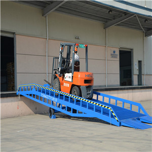 登車橋價格